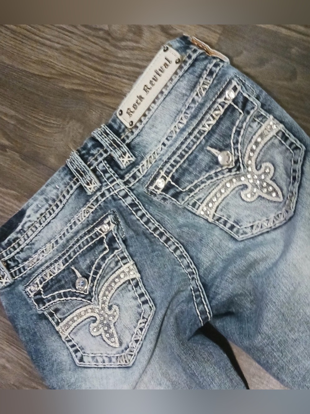 Rock Revival Women’s Straight Leg Jeans in Washed Blue